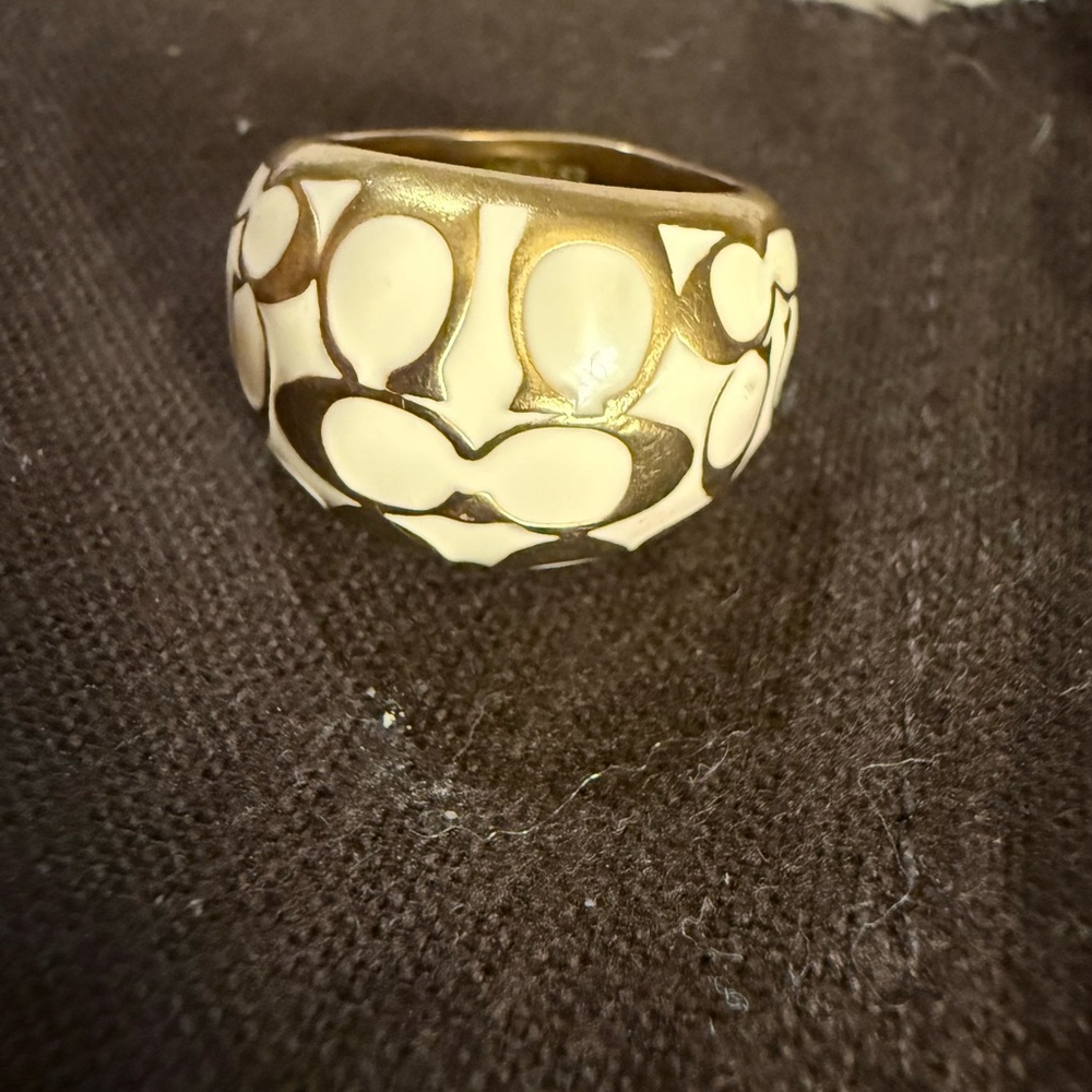 Set of 4 Vintage Coach Rings Sz 6.5 - 7.5. Gold & Silver Tone & Extra Hangtag - Picture 5 of 14
